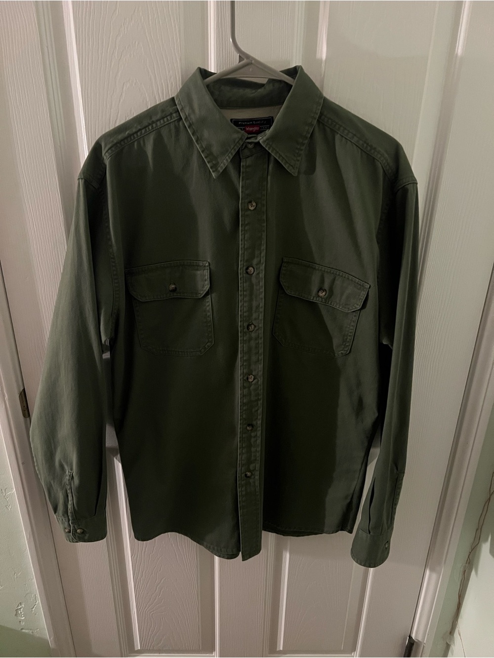 Wrangler Olive Green Utilitarian Work Shirt Size Mefoum in 100% Cotton